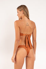 Load image into Gallery viewer, Model Back: Rio De Sol Set Set Shimmer-Nocciola Mavi Nara