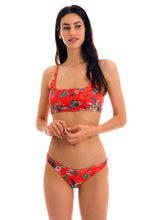 Load image into Gallery viewer, Model Front: Rio De Sol Top Top Wildflowers Bra-Sport