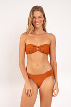 Load image into Gallery viewer, Model Front: Rio De Sol Set Set Ferrugo Mavi Baobi