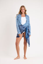 Load image into Gallery viewer, Model Front: Rio De Sol Pareo Chuva Canga