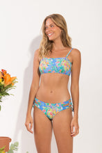 Load image into Gallery viewer, Model Front: Rio De Sol Set Set Treetop Bandeau-Reto Madrid