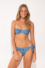 Load image into Gallery viewer, Model Front: Rio De Sol Bottom Bottom Chuva Gisele