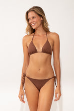Load image into Gallery viewer, Model Front: Wednesday In Hawaii By Rio De Sol Top Top Coco Kauai
