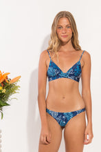 Load image into Gallery viewer, Model Front: Rio De Sol Bottom Bottom Reef Essential
